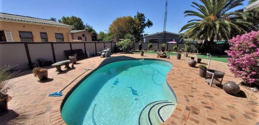 Luxury 4 Bedroom Family Home